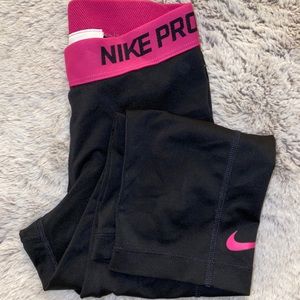 Nike Pro Cropped Athletic Leggings
